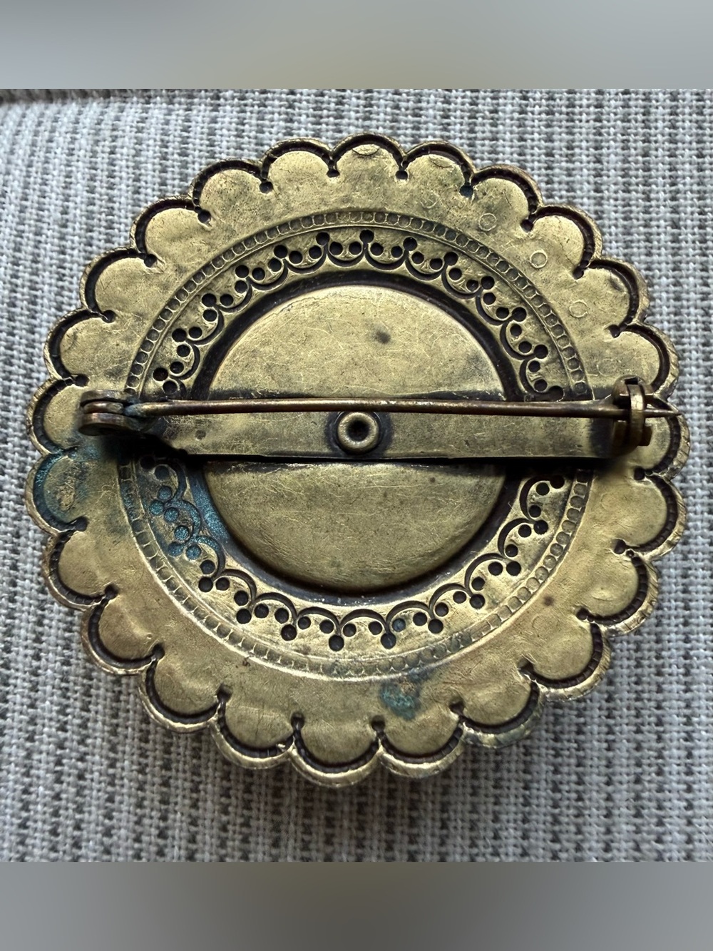 Brass-Tone w/Turquoise Color Cabochon & faux Pearl accents vintage ornate Brooch - Picture 3 of 8